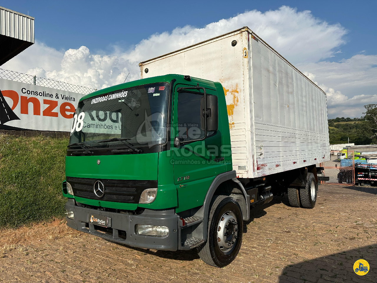 MB 1718 de Onze Rodas Caminhões e Utilitários